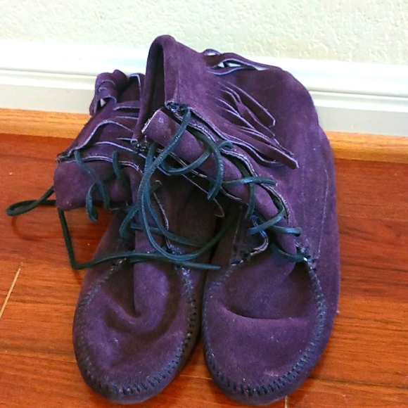 purple minnetonka moccasins